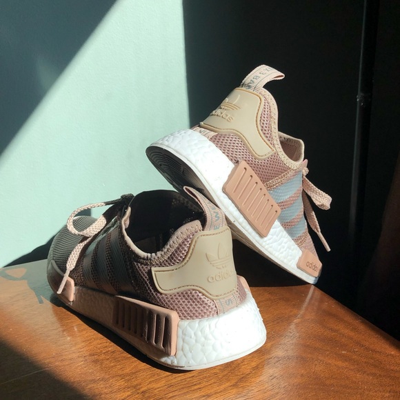 Woman’s Adidas NMD R1’s - Picture 8 of 8